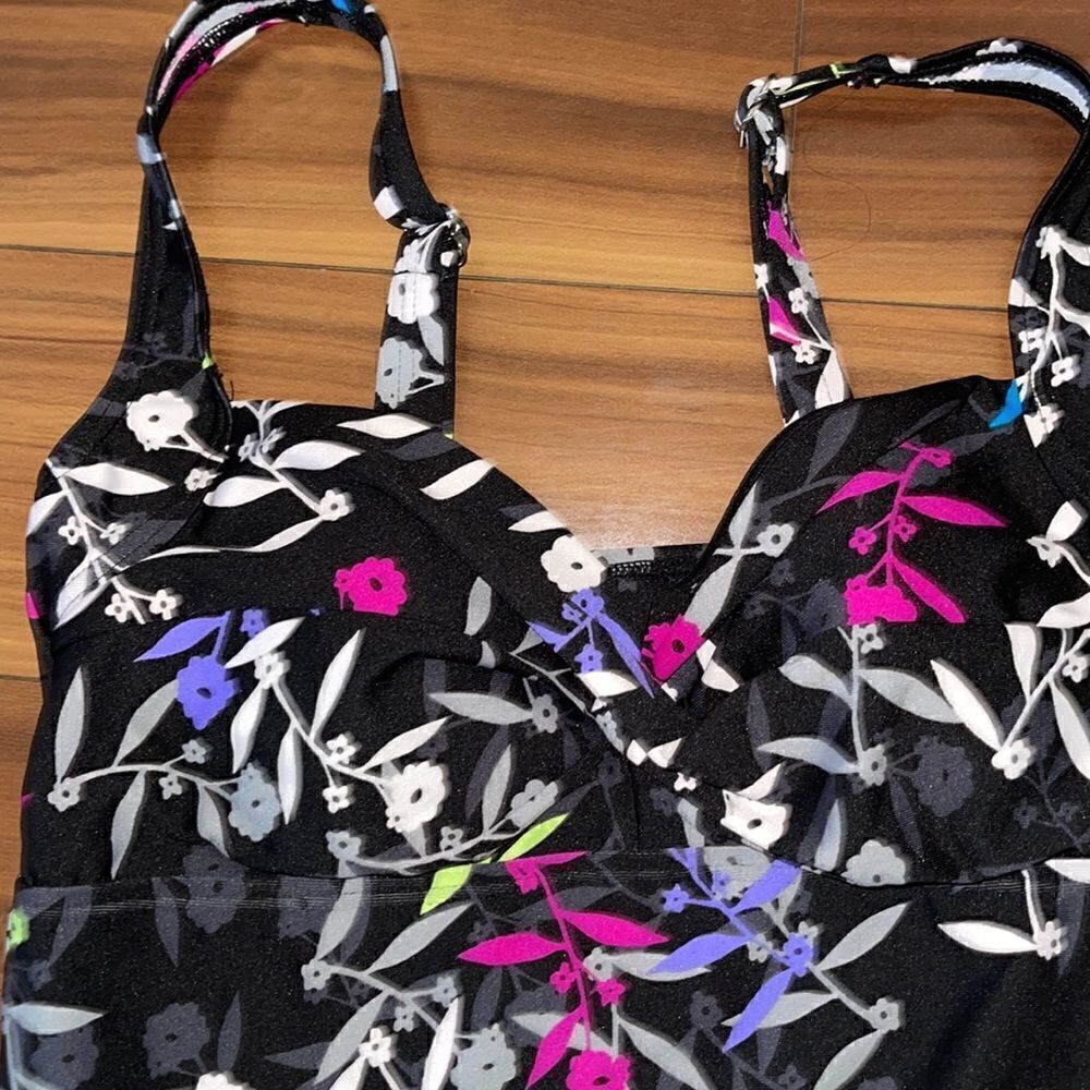 A fabulous NWT calypso cove swimsuit - Picture 2 of 6